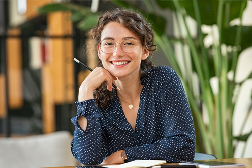Gérer un collègue “sans filtre” et envahissant